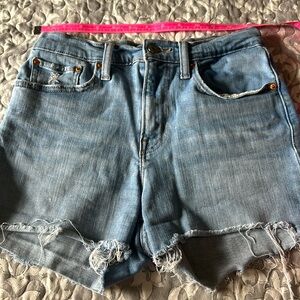 Levi’s denim shorts size 27. High rise